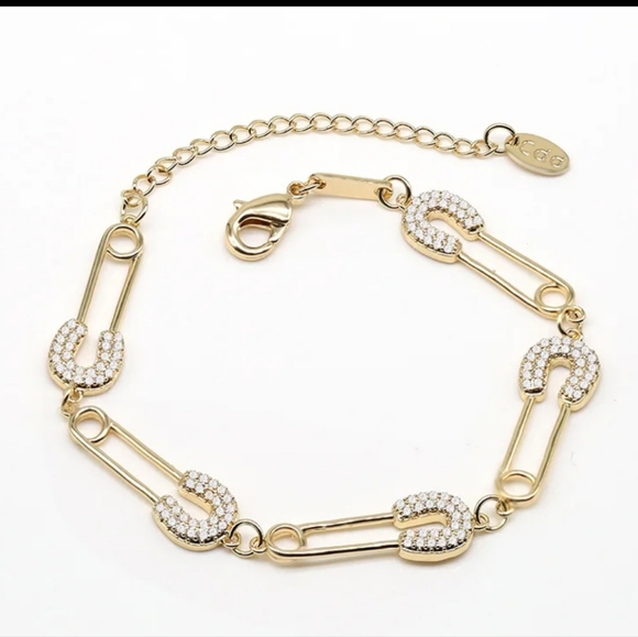 Gold or sliver paper clip diamond bracelet - Picture 9 of 10